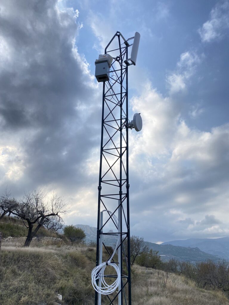 Montaje de Antenas de Telecomunicaciones con Equipos MikroTik: Un Caso de Éxito en Enlaces Punto a Punto en Alicante